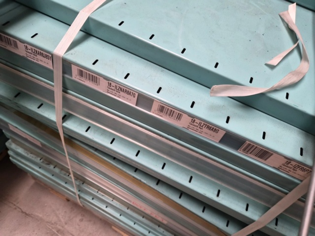 1454724-10 Hyllsystem– 100×40 cm hyllplan, 248 cm gavlar, inkl. stag