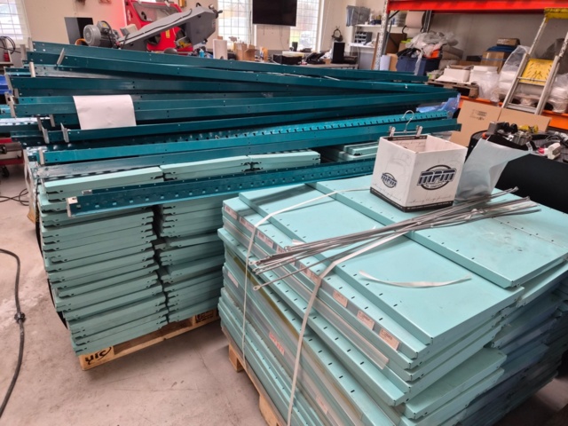 1454724-1 Hyllsystem– 100×40 cm hyllplan, 248 cm gavlar, inkl. stag