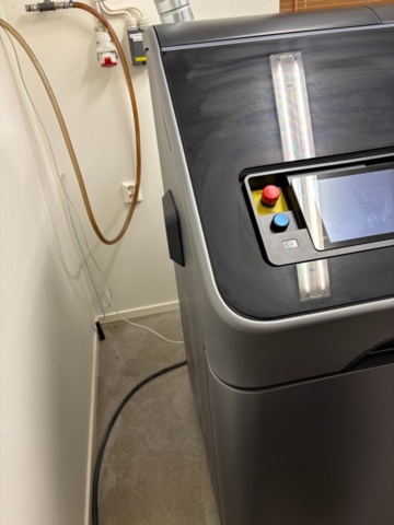 1372721-11 3D-skrivare med tillbehör – HP Jet Fusion 580 Color 3D Printer (Reparationsobjekt)