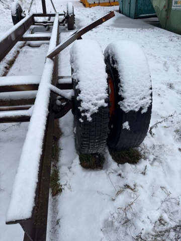 1321211-10 Båtvagn 8 m