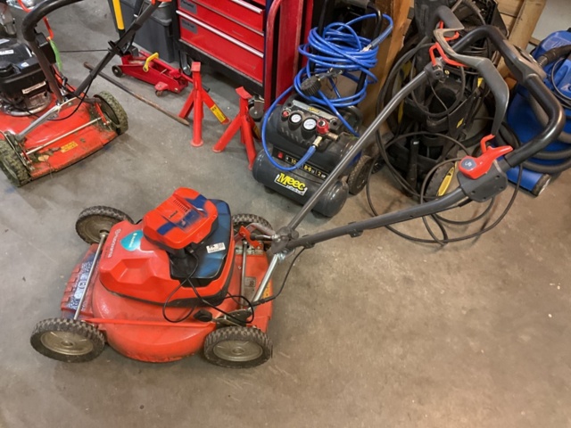 1406722-2 Huskvarna Batteridriven klippare LB448