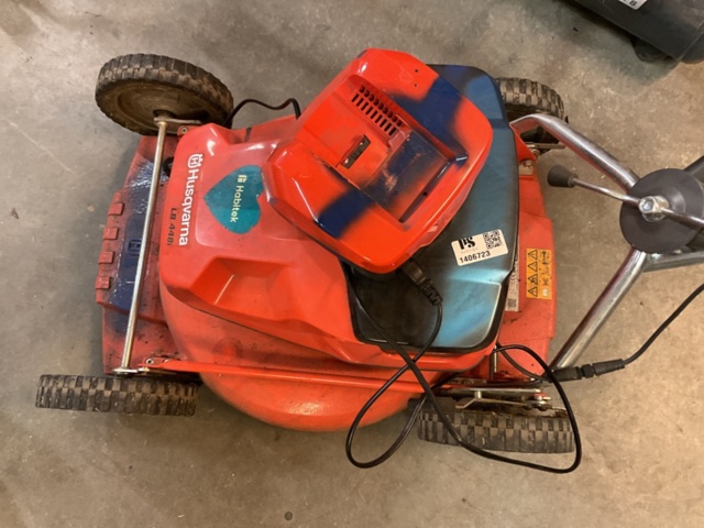 1406722-3 Huskvarna Batteridriven klippare LB448