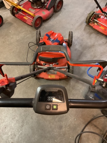 1406722-4 Huskvarna Batteridriven klippare LB448