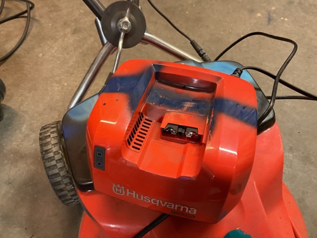 1406722-6 Huskvarna Batteridriven klippare LB448