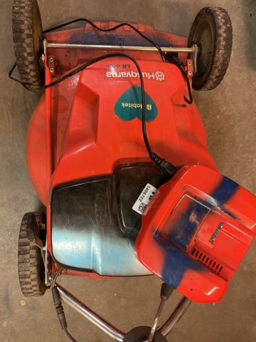 1406722-10 Huskvarna Batteridriven klippare LB448