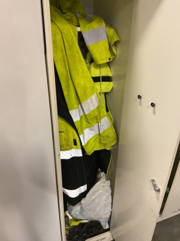 1406728-4 3 st. Omklädningsskåp