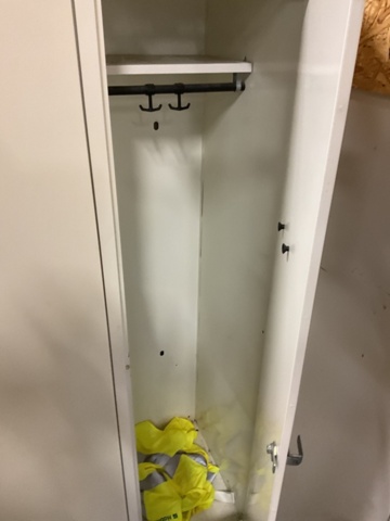 1406728-6 3 st. Omklädningsskåp