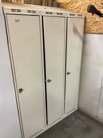 1406728-7 3 st. Omklädningsskåp