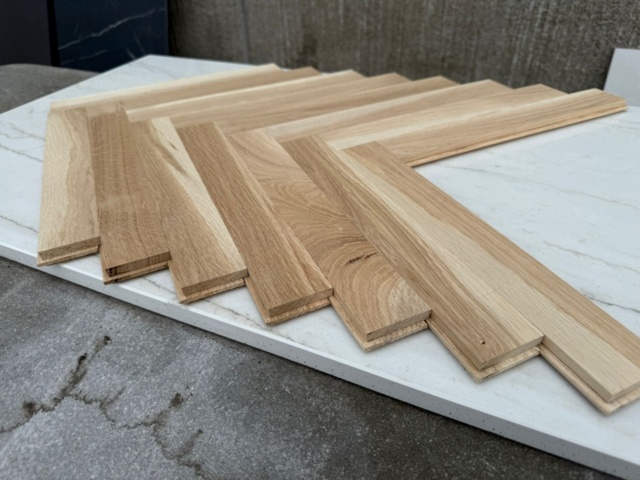 1455761-3 Massivt fiskbensparkett i Ek, 87 kvm, 16x68x408mm