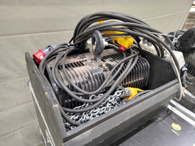 1455491-4 Kättingtelfer med kablage och två transportlådor