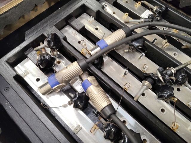 1455493-4 Högtalarsystem – Bose MA12EX, stativ, case och tillbehör