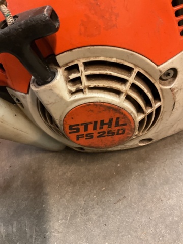 1406734-3 Trimmer STIHL FS 250