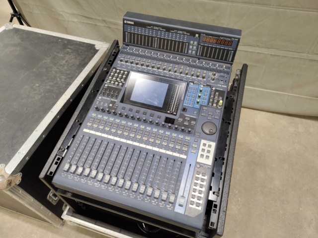 1455497-1 Digital mixer i case – Yamaha, DM1000, MB1000 meterbridge