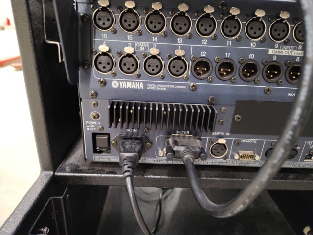 1455497-8 Digital mixer i case – Yamaha, DM1000, MB1000 meterbridge