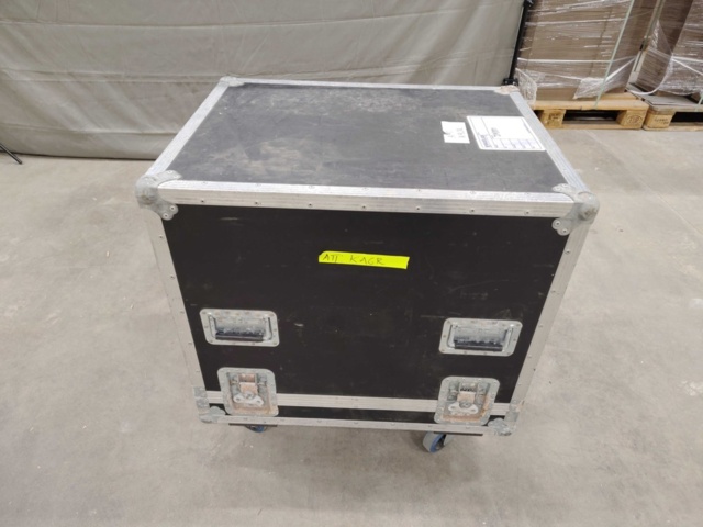 1455497-9 Digital mixer i case – Yamaha, DM1000, MB1000 meterbridge