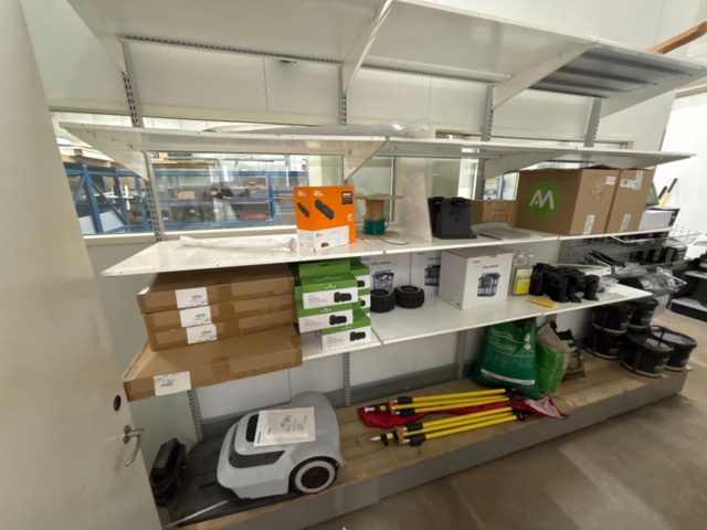 1442430-1 Lagerhylla 3 sektioner med innehåll