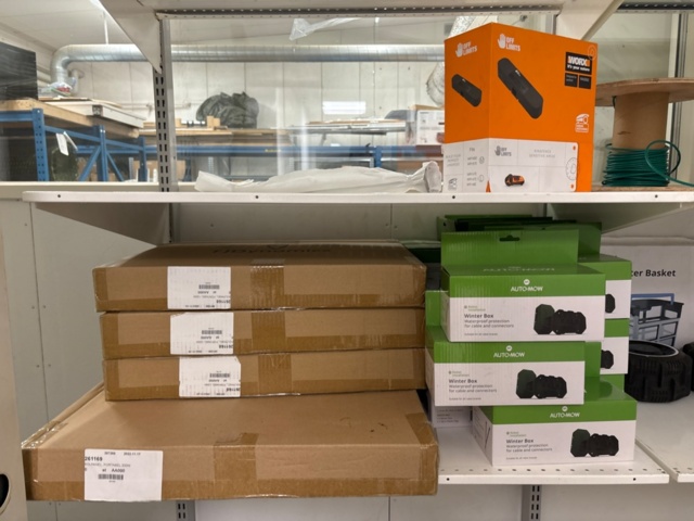 1442430-2 Lagerhylla 3 sektioner med innehåll