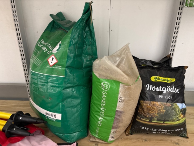 1442430-7 Lagerhylla 3 sektioner med innehåll