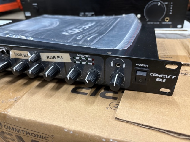 1442460-2 Musikanläggning