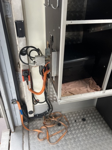 1338336-36 Lastväxlare med rökskydd / utryckningsfordon Scania -1999