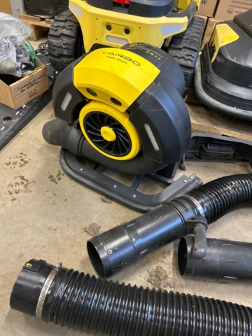 1442440-8 Trädgårdrobot Yarbo med klippaggregat, lövblås, laddstation