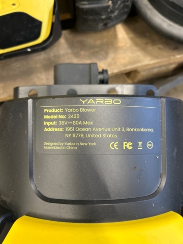 1442440-9 Trädgårdrobot Yarbo med klippaggregat, lövblås, laddstation