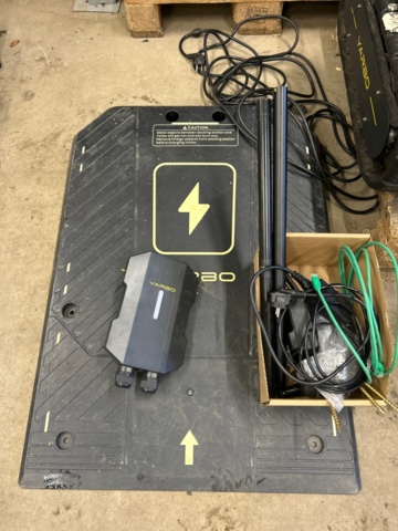 1442440-10 Trädgårdrobot Yarbo med klippaggregat, lövblås, laddstation