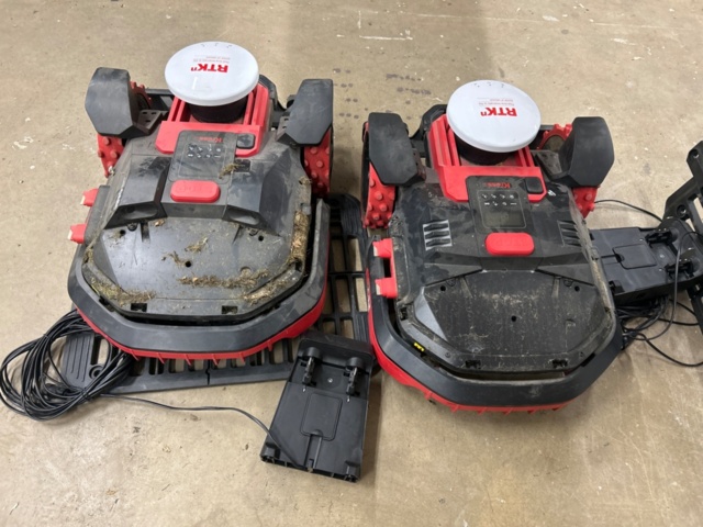 1442445-1 Robotgräsklippare Kress, 2st med laddstationer