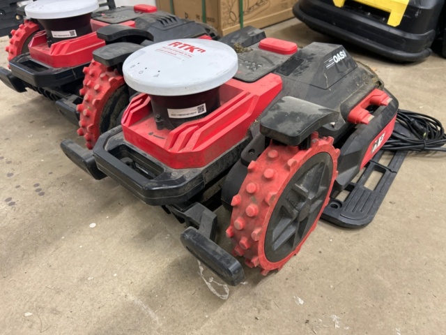 1442445-3 Robotgräsklippare Kress, 2st med laddstationer