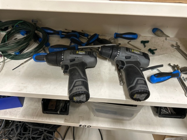 1442447-2 Verkstadsskåp med innehåll diverse verktyg