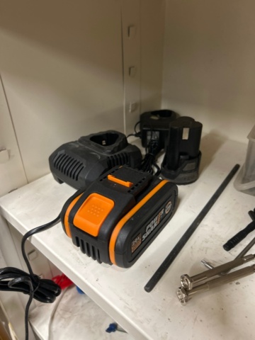 1442447-3 Verkstadsskåp med innehåll diverse verktyg