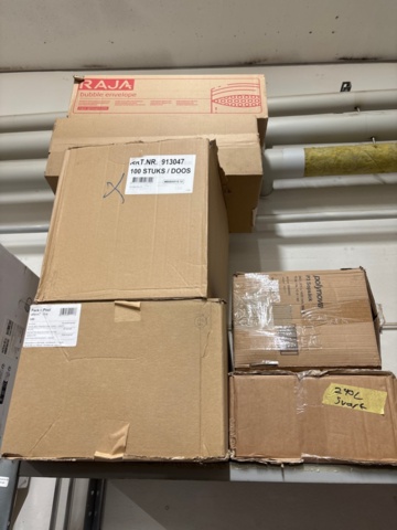 1442452-5 Allt löst i lagerhylla enligt bildmaterial