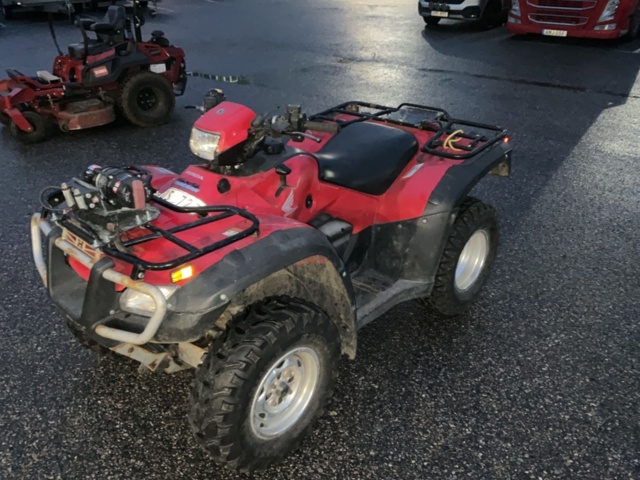 1406767-1 Honda 4-hjuling  med vinsch och plogblad  - 2011