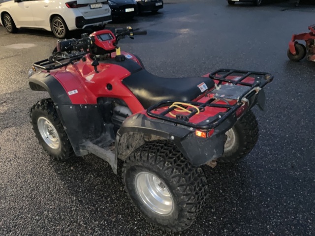 1406767-3 Honda 4-hjuling  med vinsch och plogblad  - 2011