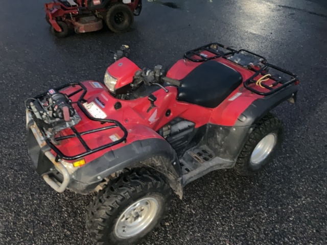 1406767-15 Honda 4-hjuling  med vinsch och plogblad  - 2011