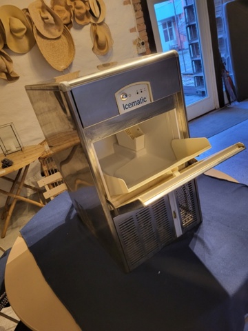 1455765-1 Icematic E25 A IX – Ice machine, (serviced)