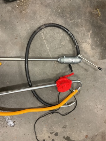 1406771-4 2 st. Handpumpar