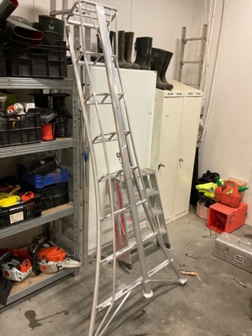 1406775-2 Japansk beskärningsstege & trappstegar