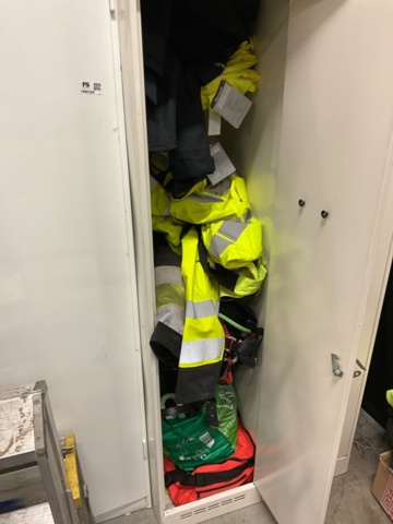 1406790-4 2 st. omklädningsskåp