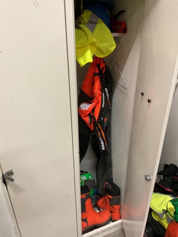 1406790-5 2 st. omklädningsskåp