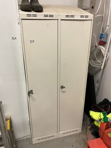 1406790-6 2 st. omklädningsskåp