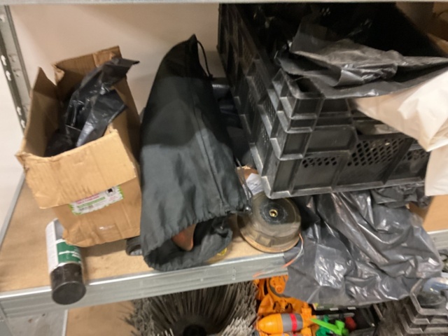 1406797-11 Allt i hyllan