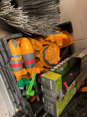 1406797-12 Allt i hyllan