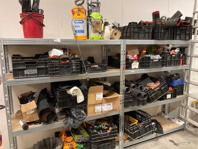 1406797-20 Allt i hyllan