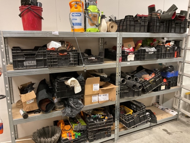 1406797-21 Allt i hyllan