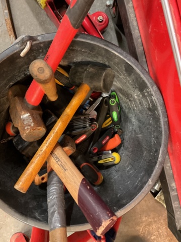 1406802-4 Tool trolley with various tools