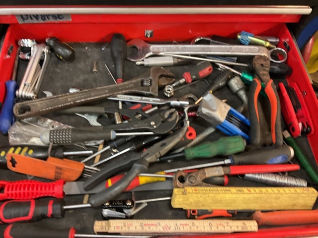 1406802-7 Tool trolley with various tools