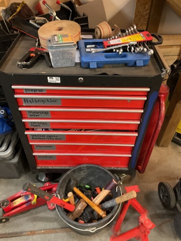 1406802-13 Tool trolley with various tools