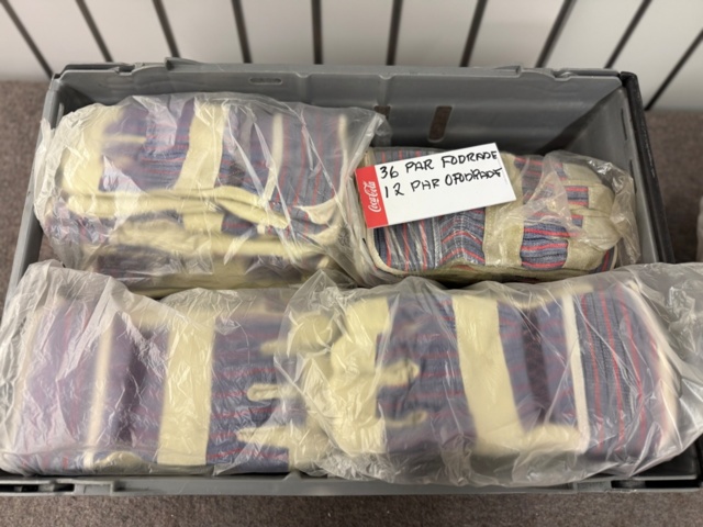 1352302-2 36 par nya fodrade arbetshandskar samt 12 par ofodrade