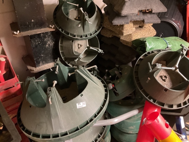 1406822-1 Lot of Christmas tree feet